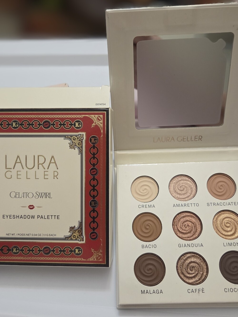 Laura Geller Gelato Swirl Eyeshadow Palette & Doll 10 Eyeshadow/Concealer Brush